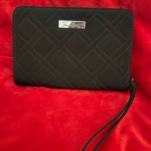 Vera Bradley zip around wristlet classic black
